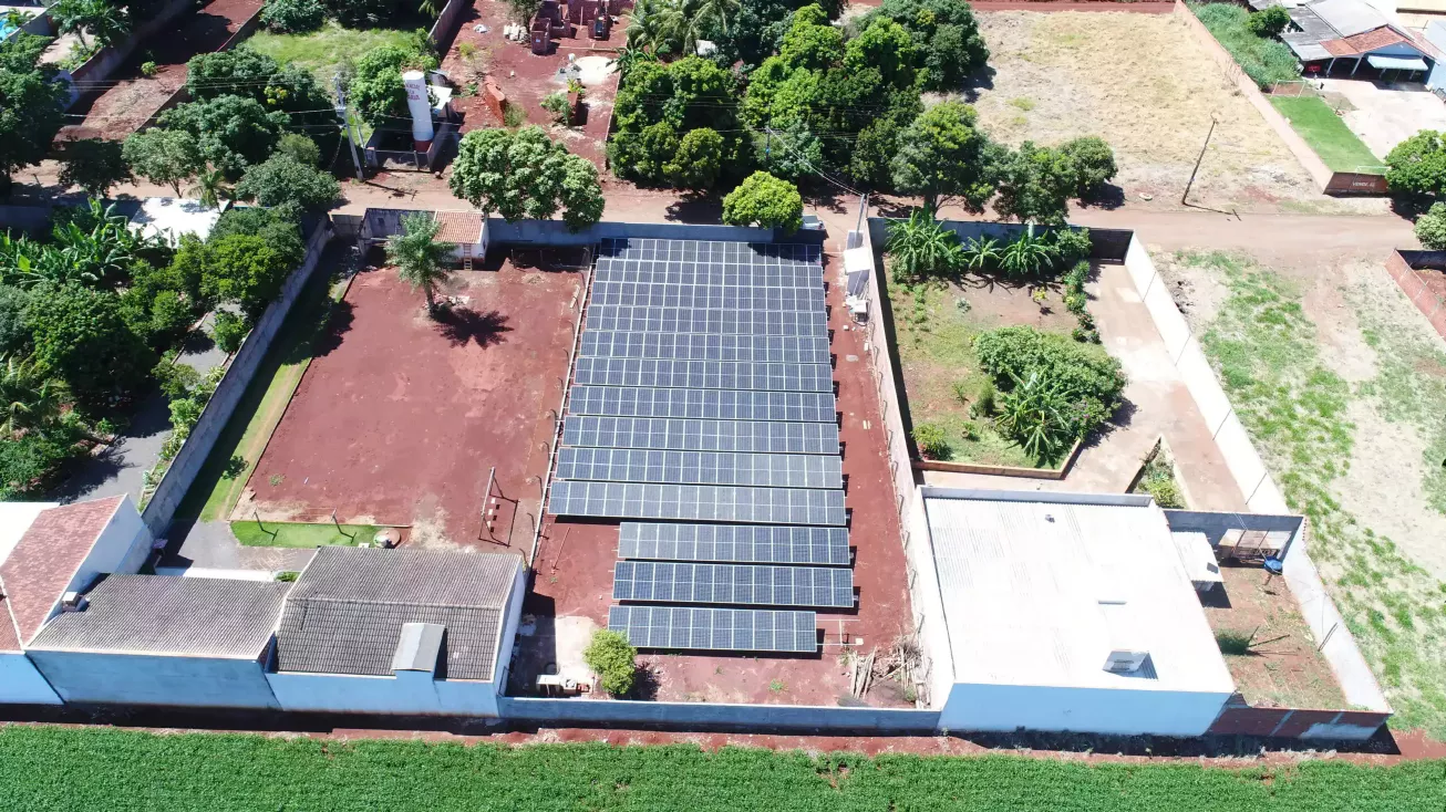 Usina solar instalada pela LOVO Energia